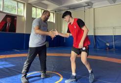 Dedesi ve abisine özenerek güreşe başladı, hedefi dünya şampiyonluğu