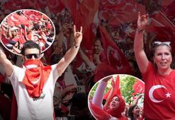 Berlin'de her yer kırmızı-beyaz! Binlerce kişi bozkurt işareti yapıp milli takıma böyle destek verdi