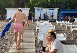 Sağanak Antalya'da tatilcilere zor anlar yaşattı, gökkuşağı teselli oldu