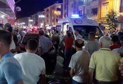 Tekirdağ'da dehşet anları! Otomobil, kıraathane önünde oturanların arasına daldı