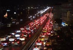 Avcılar’da zincirleme kaza D-100’ü kilitledi: 1 kişi yaralandı
