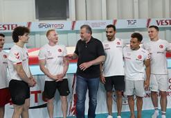 Bakan Bak'tan Paris Olimpiyatlarına hazırlanan sporculara destek ziyareti