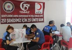 Polisler 15 Temmuz anısına kan bağışında bulundu