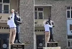 Elazığ'da Atatürk heykeline taşlı saldırı! Gözaltına alındı