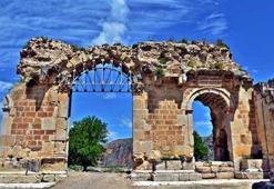 Efes’in 5 katı büyüklüğünde; Anavarza Antik Kenti