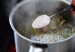 Bu ipucu taze fasulyede kullanılıyor; 1 kaşığı tencerede dağılmasını önlüyor