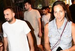 Zehra Çilingiroğlu ve Mürsel Kaya akşam yürüyüşünde görüntülendi