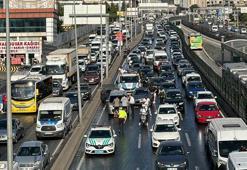 İstanbul'da zincirleme kaza: 10 araç birbirine girdi, yaralılar var