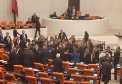 AK Parti ile DEM Parti milletvekilleri arasında arbede!