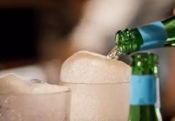 Mutfağınızda altın var! Maden suyuna bir kaşık ekleyince faydası inanılır gibi değil