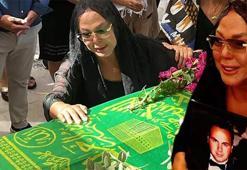 Safiye Soyman'dan Oğlu Harun Akaröz'ün ardından yürek yakan paylaşım: Melek oldun yavrum