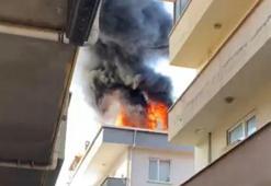 Maltepe'de korku dolu anlar! 4 katlı binanın çatısı alev alev yandı
