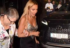 Hadise annesi ve kardeşiyle gecelerde! Yeni aracı dikkat çekti