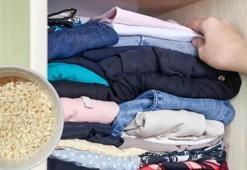 1 kaşığı dolap kokusunu yok ediyor! Kıyafette küflenmeye mutfakta çözüm var: Nemi vakum gibi çekiyor