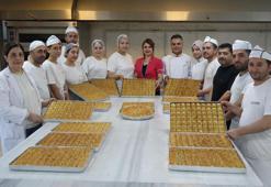 Baklavaya kadın eli değdi: Baklava akademisinde kadın ustalar yetiştiriliyor