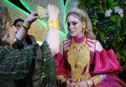 Aşiret düğününde geline kilo kilo altın takıldı