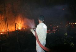 İki ilde orman yangını! Alevler hızla yayıldı, yerleşim yerlerine sıçradı