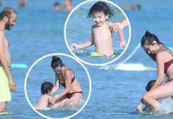 Sarp Akkaya-Sinem Yalçınkaya çifti çocuklarıyla denizin tadını çıkardı