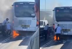 Sefaköy Metrobüs Durağı'nda metrobüste yangın çıktı