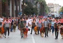 Denizli'de 8 asırlık gelenek! 'Sudan Koyun Atlatma Yarışması ve Çoban Bayramı' öncesi kortej yürüyüşü