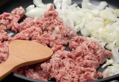 Soğan ve kıyma kavurmada altın kural! Hangisi önce kavrulur? Tartışma bitti!