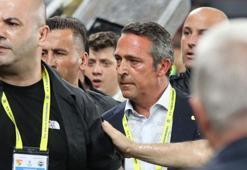 Göztepe-Fenerbahçe maçında Ali Koç'a yabancı madde isabet etti!