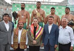 Adana'da düzenlenen Kızıldağ Karakucak Güreşleri'nde Ali Bönceoğlu başpehlivan oldu