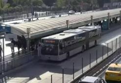 Kapatılan metrobüs durağı yeniden açıldı!