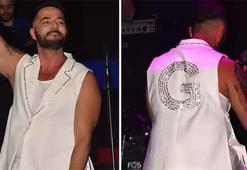 Gökhan Özen şaşırttı! Önce 45 dakika bekletti, sonra röportaj vermeden sahneye çıktı