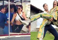 Serenay Sarıkaya ve Mert Demir'in boğaz turu keyfi! Kameraları görünce keyifler kaçtı