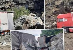 Dev kayalar yamaçtan koptu, TIR'lar hurdaya döndü