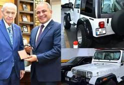 Bahçeli'den MYK üyesi Ali Uçak'a 'klasik araç' hediyesi