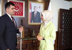 Türkiye'nin ilk görme engelli hakim yardımcısı görevine başladı