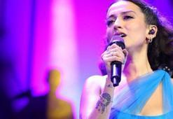 Melike Şahin'den gözyaşları içinde 'Narin' tepkisi! Ağlama diyen seyirciye kızdı