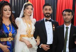 Hakkari'deki düğünde altın ve paralara havada uçuştu! Takıların değeri dudak uçuklattı