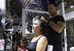 Kayseri'de bankada yöneticilği bırakıp eşinin mesleğine başladı! Hem geziyor hem çalışıyor