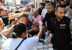 Adana'da Narin'in anısına helva ve döner dağıtımı izdihama dönüştü