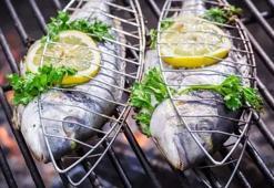 Balık en lezzetli bu şekilde pişiyor! Bu yöntemde balığı tuzlu suda bekletmek var
