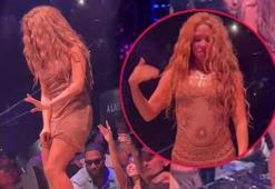 Shakira sahnedeyken eteğinin altını çektiler! Sahneyi terk etti