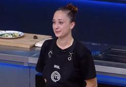 MasterChef'te elenen Beril sosyal medyada gündem oldu! Ağlayarak gitti