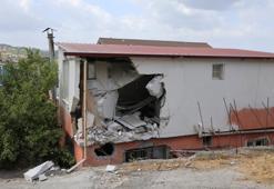 Adana'da freni patlayan çöp kamyonu eve daldı: 1 kişi yaralı