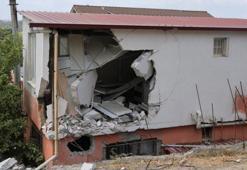 Adana'da çöp kamyonu mutfağa daldı: 1 yaralı