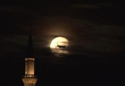 İstanbul'da "Süper Kanlı Ay Tutulması" hayran bıraktı