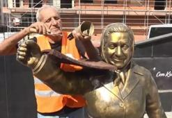 Adile Naşit heykelinin zili çalındı!