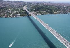 İstanbul Boğazı'nda gemi trafiği askıya alındı
