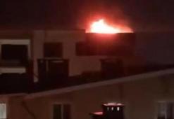 Bursa'da 5 katlı binanın çatı kat alev alev yandı