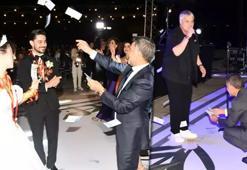 İzzet Yıldızhan oğlunu evlendirdi! Düğünde paralar havada uçuştu