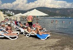 Muğla Marmaris'te denizin keyfini turistler çıkarıyor