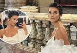 Pınar Deniz, dünyaca ünlü modellerle podyumda yürüdü! ' En güzel anne'