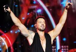 Murat Boz'dan kendisini konserde izleyen annesine jest